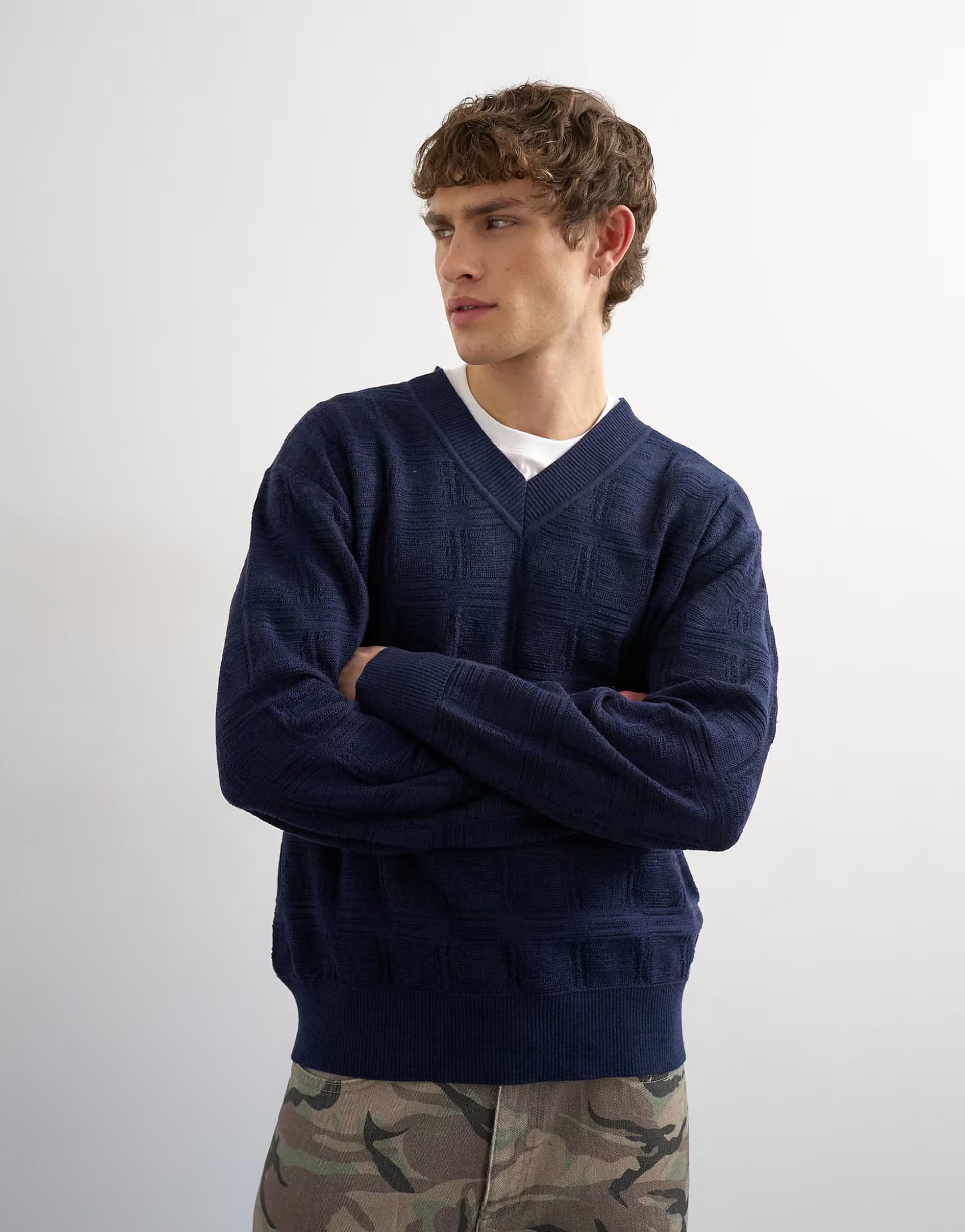 ASOS Topman relaxed fit knitted v-neck jumper with texture in navy
