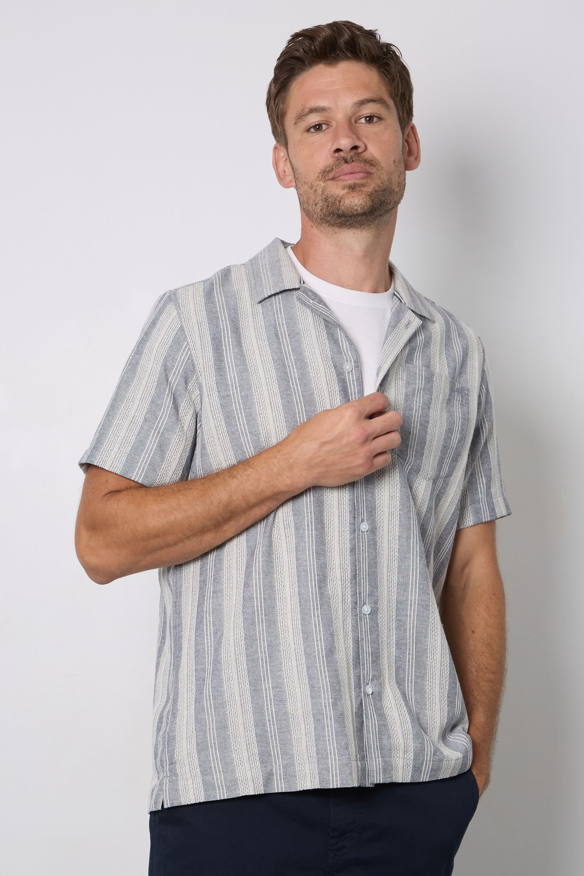 Maine Maine Men's Navy Textured Stripes Revere Short Sleeve Shirt