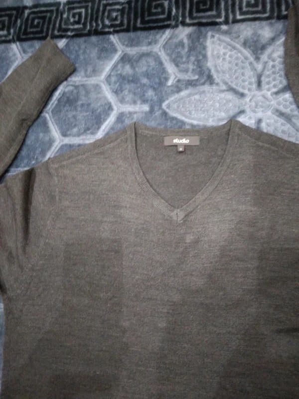 Studio Mens Size m (42 ins chest) v neck grey knit jumper Studio
