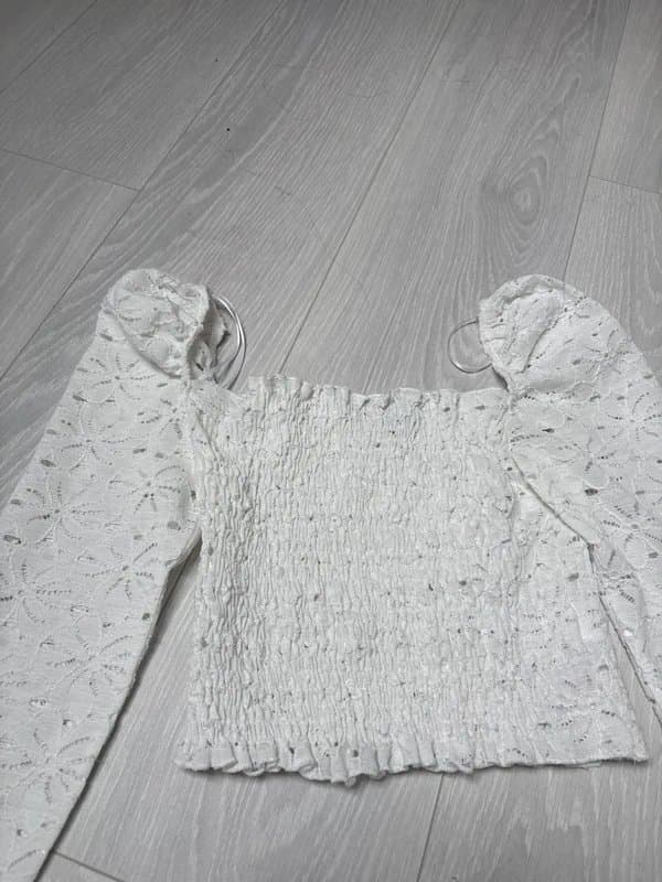 Topshop Gorgeous cropped embroidered ruched white summer top.