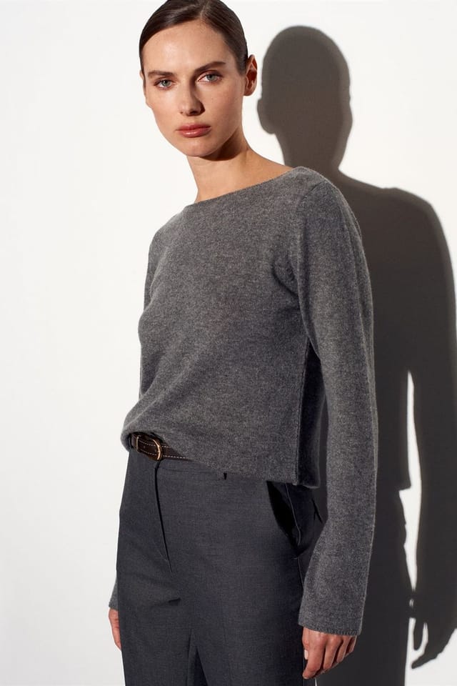 Dilvin Dilvin Women's Cashmere Ribbed Boat Neck Sweater in Charcoal - 2