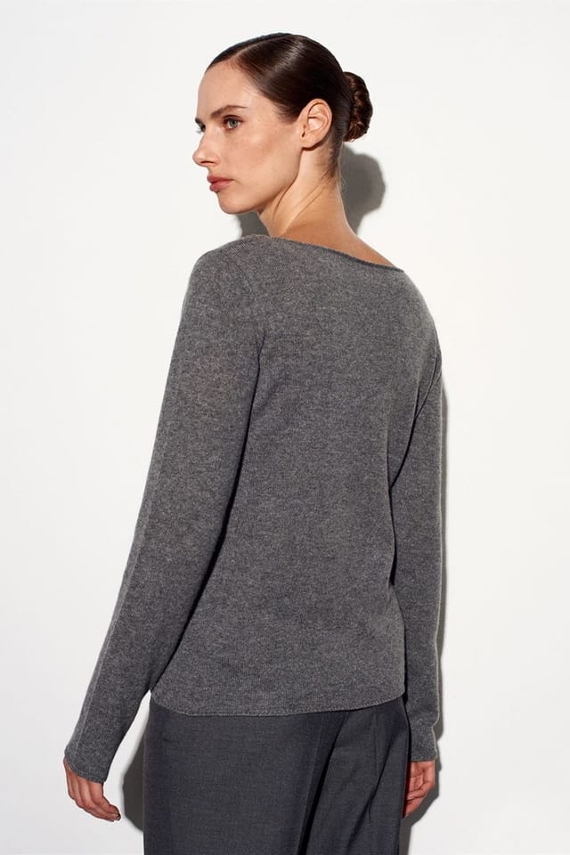 Dilvin Dilvin Women's Cashmere Ribbed Boat Neck Sweater in Charcoal - 3