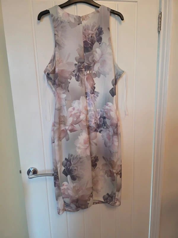 New Look Size 18 stunning floral bodycon dress