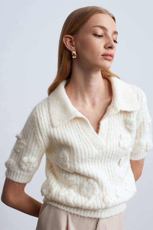 Dilvin Dilvin Women's Textured Ribbed Polo-collar Sweater in Ivory - 2