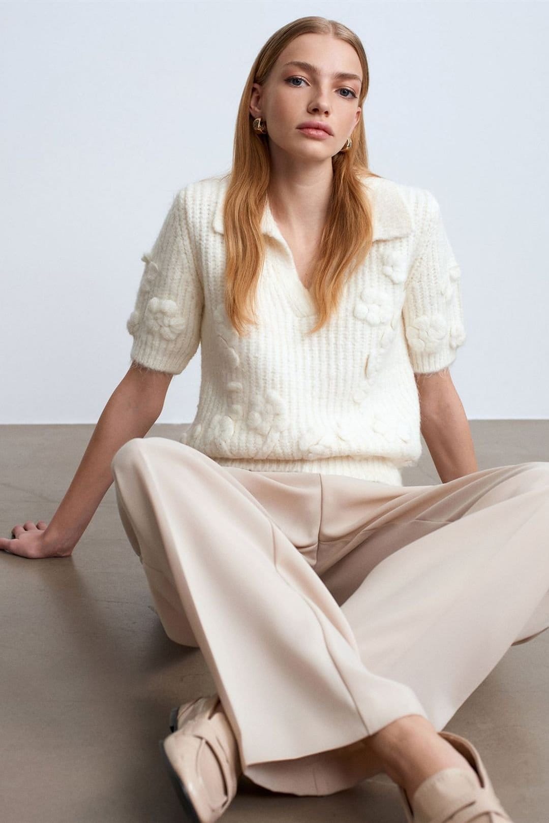 Dilvin Dilvin Women's Textured Ribbed Polo-collar Sweater in Ivory - 4