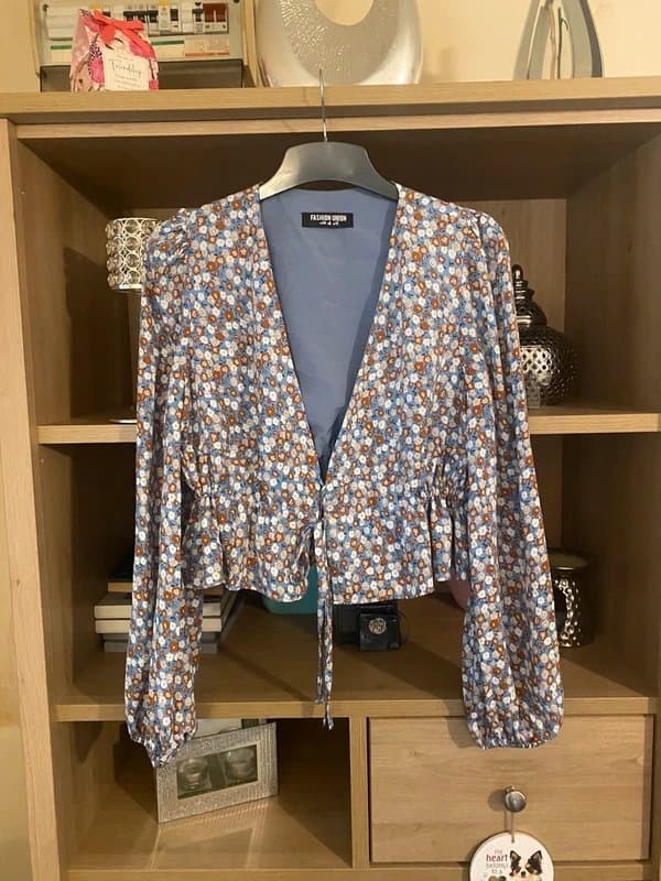 Fashion Union 🦋 Blue Ditsy Floral Crop Top | Y2K Milkmaid Style | Size 10/12 BNWOT