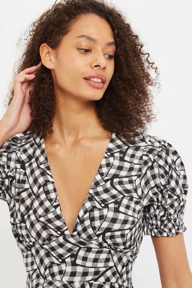 Louche Louche Women's Merle Gingham Twist Print V Neck Mini Tea Dress in Black - 3