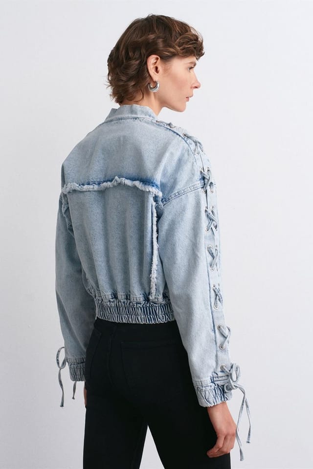 Dilvin Dilvin Women's Cropped Denim Jacket With Shirt Collar in Light Blue - 2