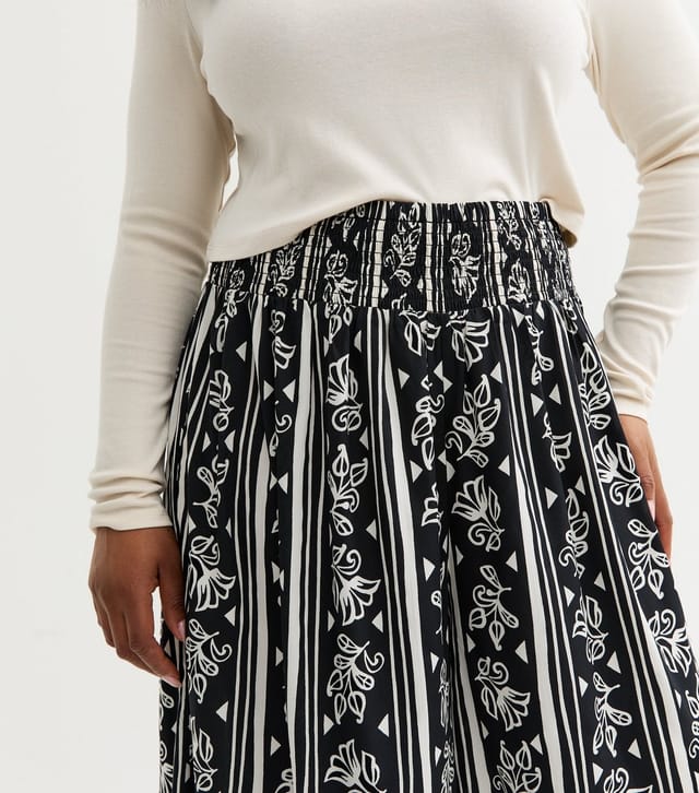 New Look Women's Plus Size Abstract Black Palazzo Wide Leg Trousers Curves New Look - 3