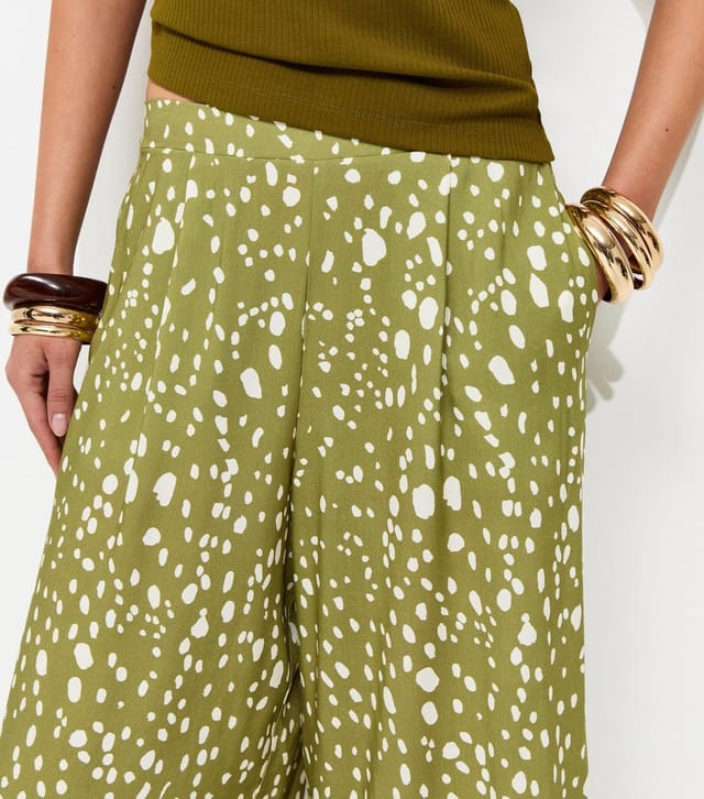 New Look Women's Green Spot Print Cropped Wide Leg Trousers New Look - 2