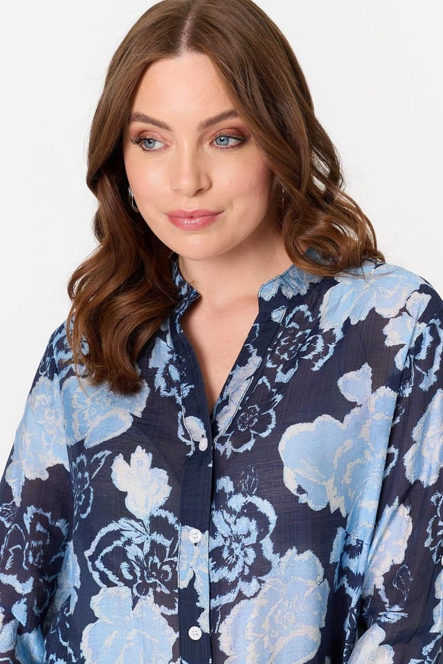 Izabel London Izabel London Women's Floral Longline Long Sleeve Shirt in Navy - 2