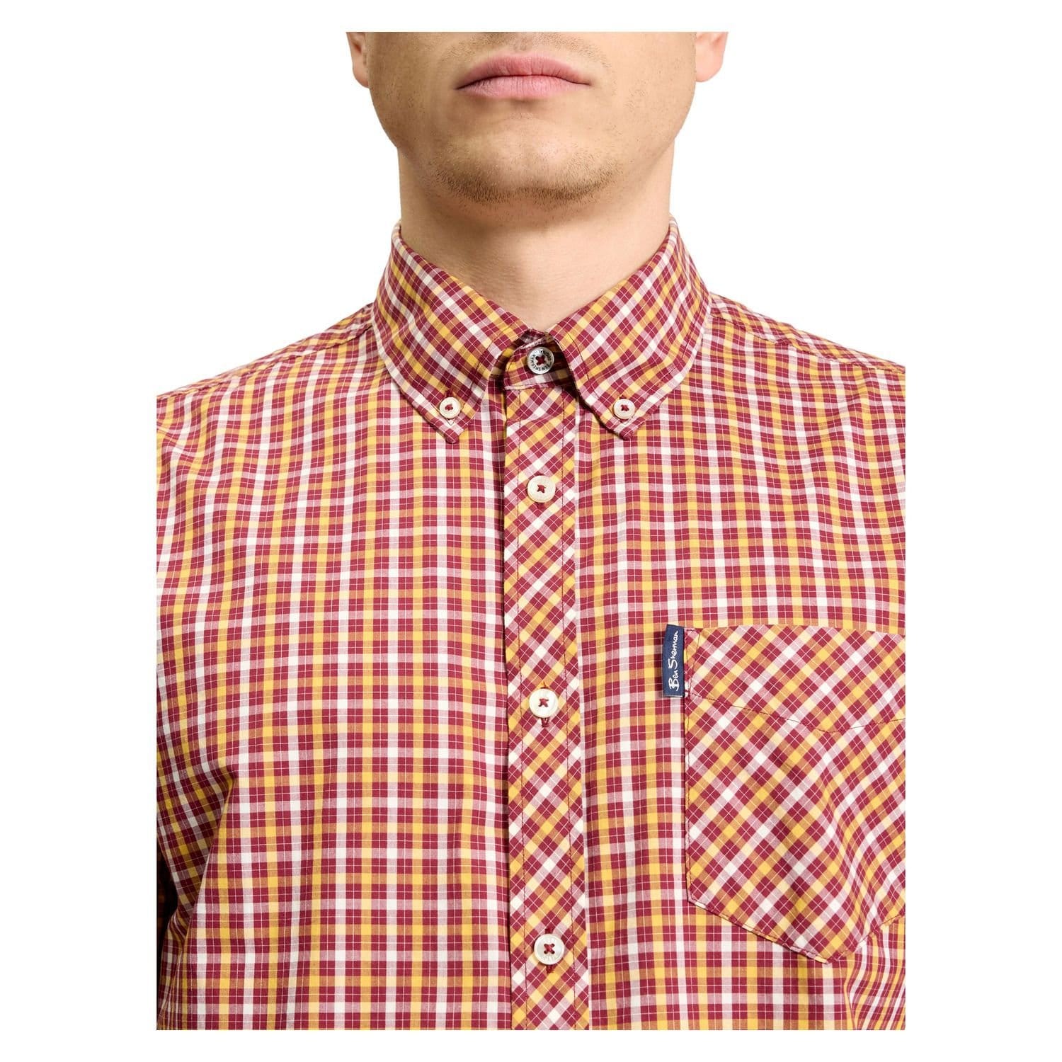 Ben Sherman Ben Sherman Men's Signature House Checked Short-Sleeved Shirt in Red - 4