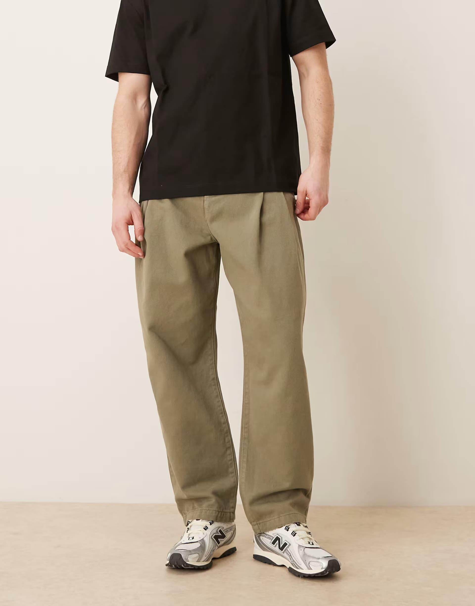 ASOS ASOS DESIGN relaxed tapered trousers in khaki with double pleat
