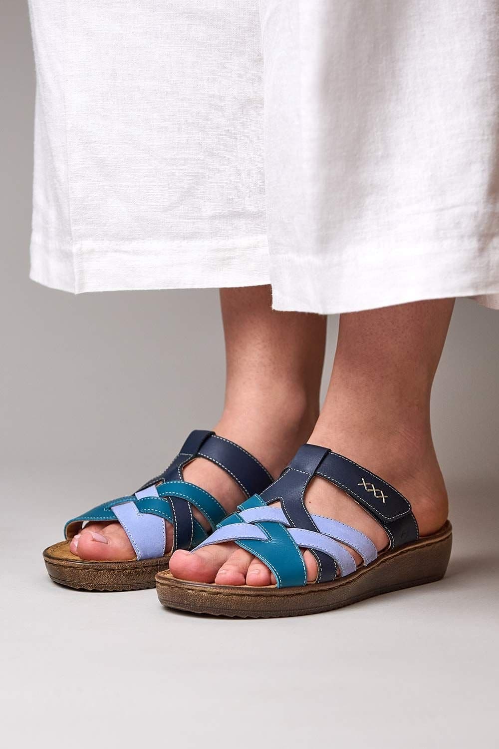 Moshulu Moshulu Women's 'Zahara' Indigo Sandals