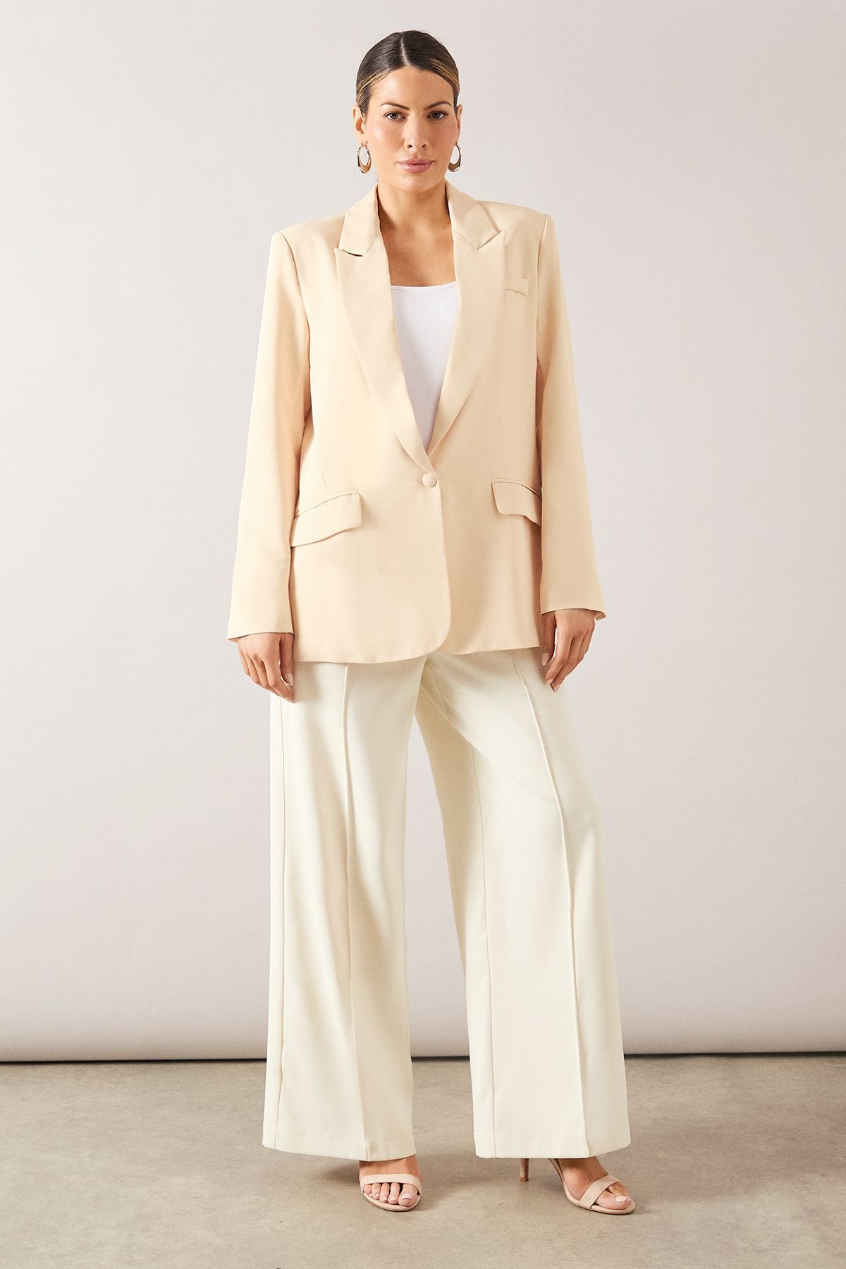 Wallis Wallis Women's Single Breasted Pocket Detail Blazer in Butter - 2