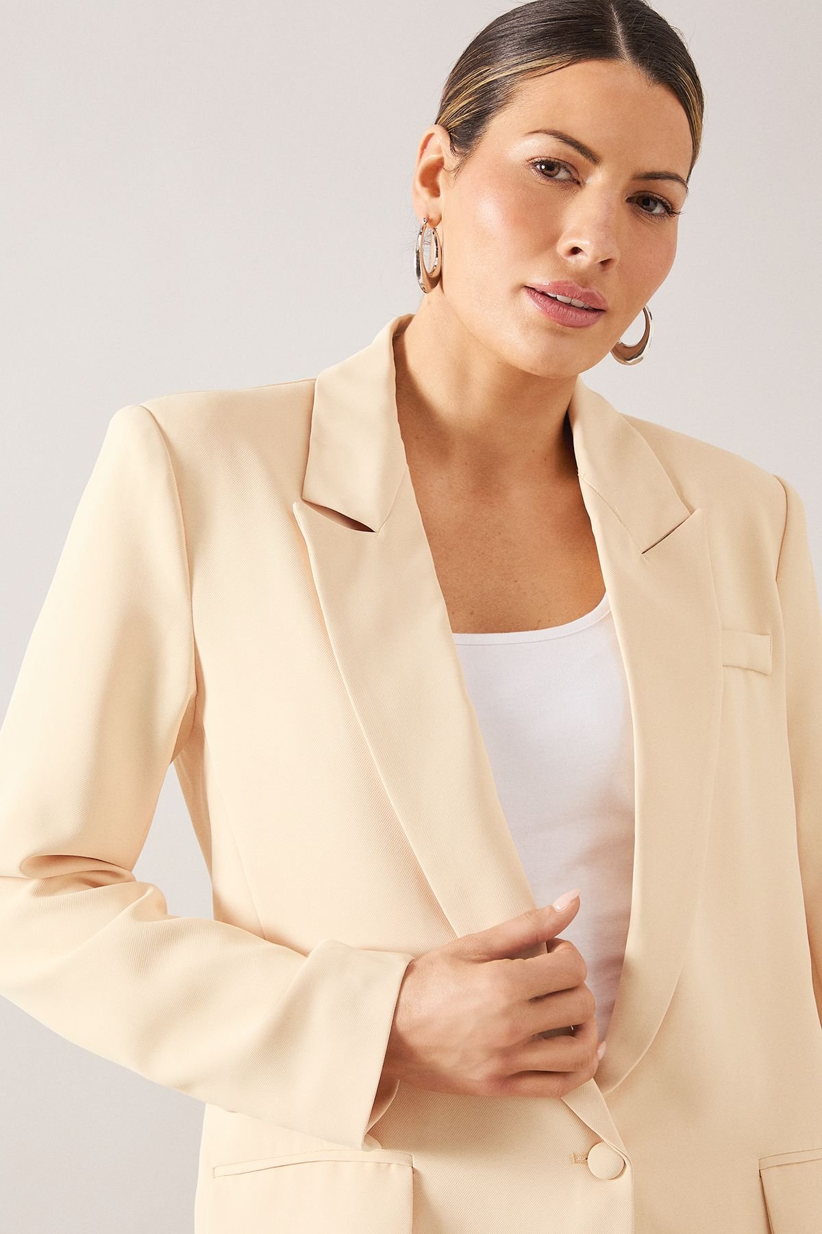 Wallis Wallis Women's Single Breasted Pocket Detail Blazer in Butter - 3