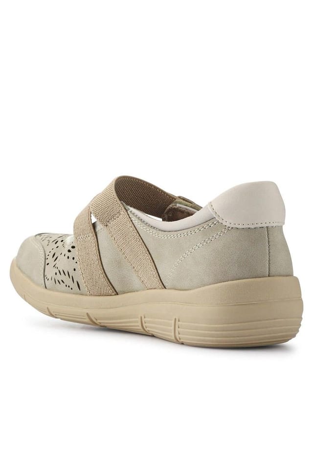 Pavers Pavers Women's Chunky Mary Janes in Beige - 3
