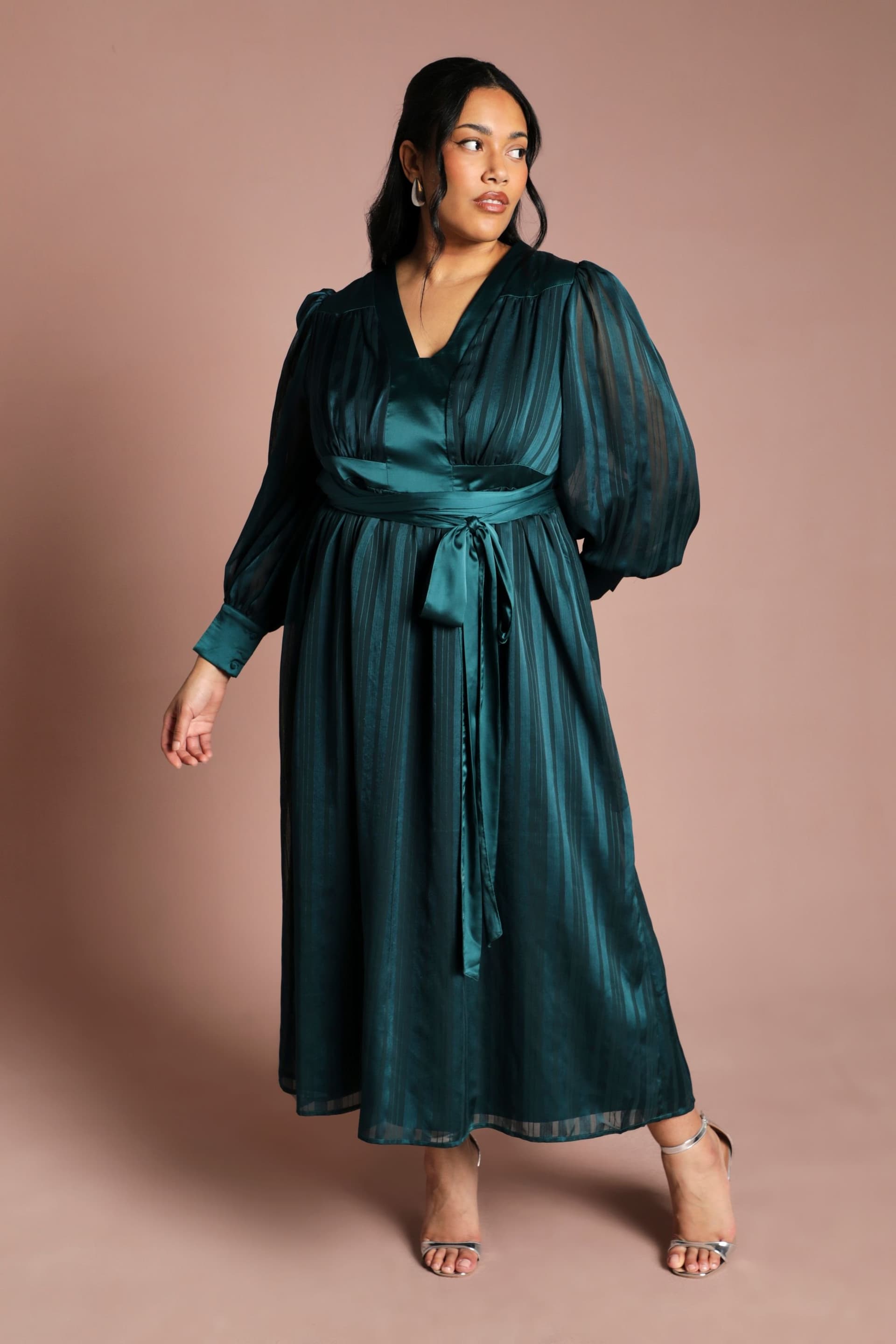 Coast Coast Women's Plus Size Stripe Jacquard Maxi Vee Dress in Emerald