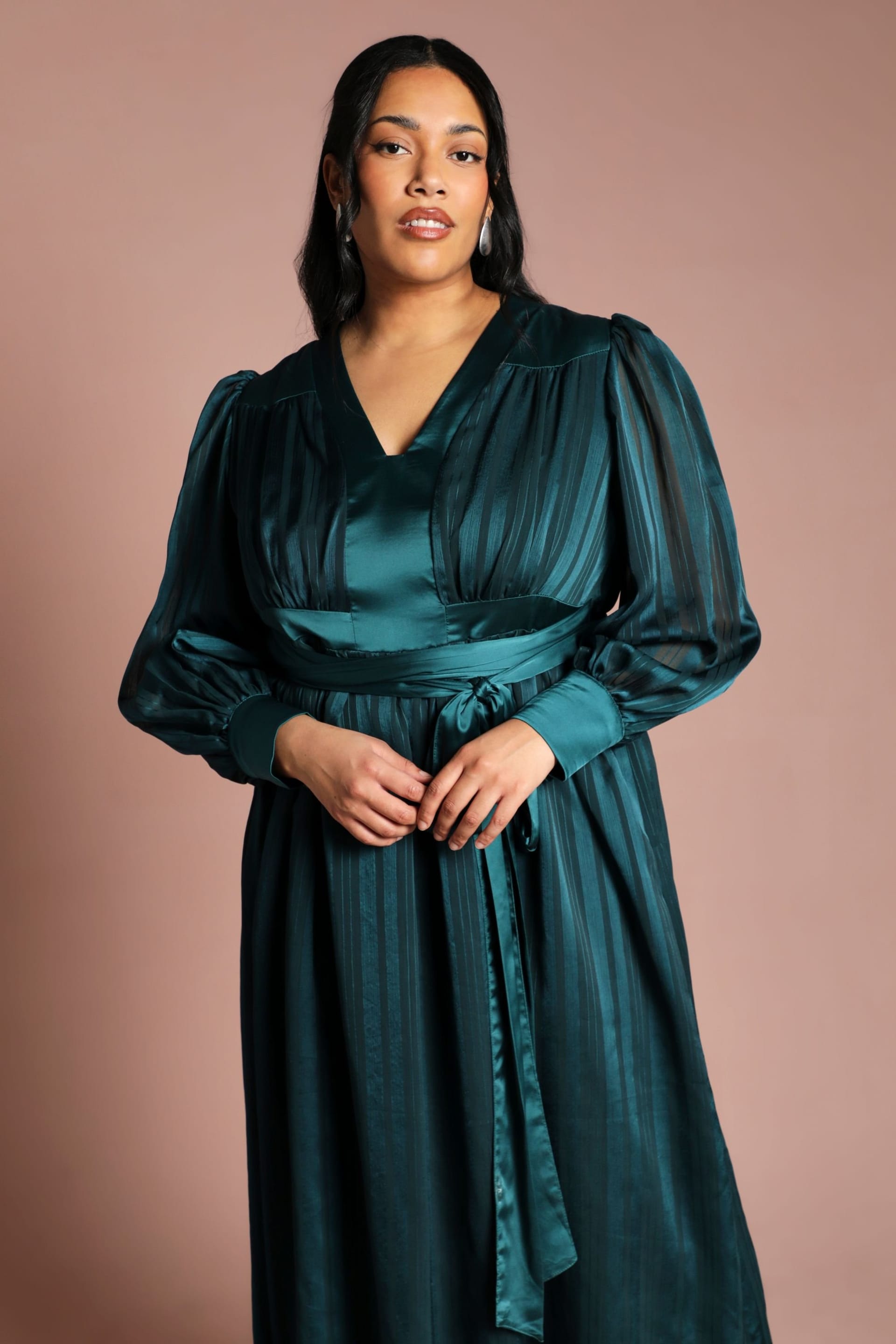 Coast Coast Women's Plus Size Stripe Jacquard Maxi Vee Dress in Emerald - 4
