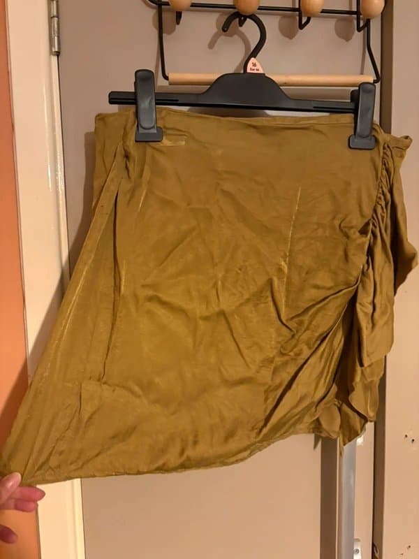 Topshop Topshop olive green sateen silk mini skirt size 14