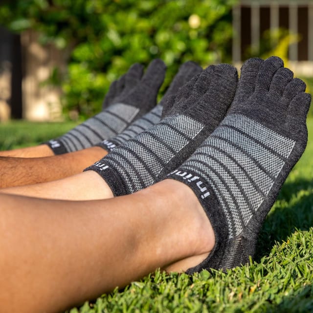 Injinji Injinji Men's Lightweight No-Show Merino Toe Socks in Grey - 3