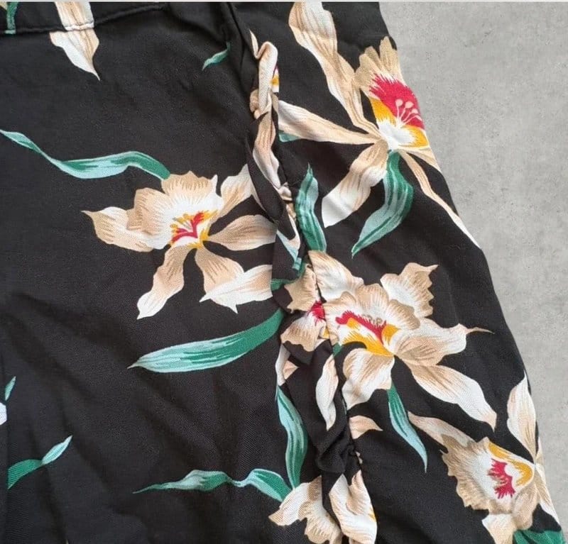 Zara Zara Floral Ruffle Mini Shorts - Black & Tropical Size small - 1