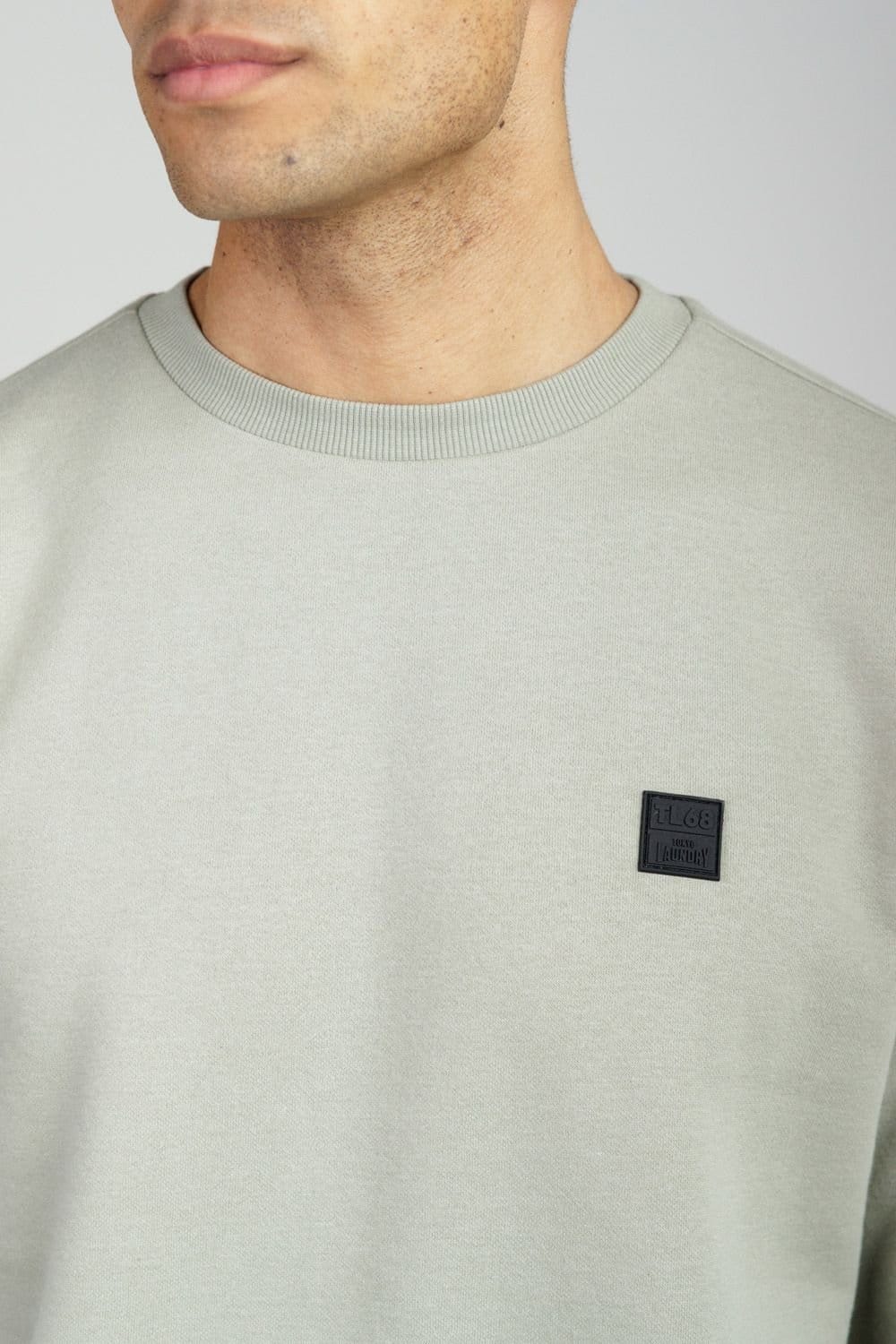 Tokyo Laundry Tokyo Laundry Men's Essential Brushed Fleece Crew Sweatshirt in Light Green - 4