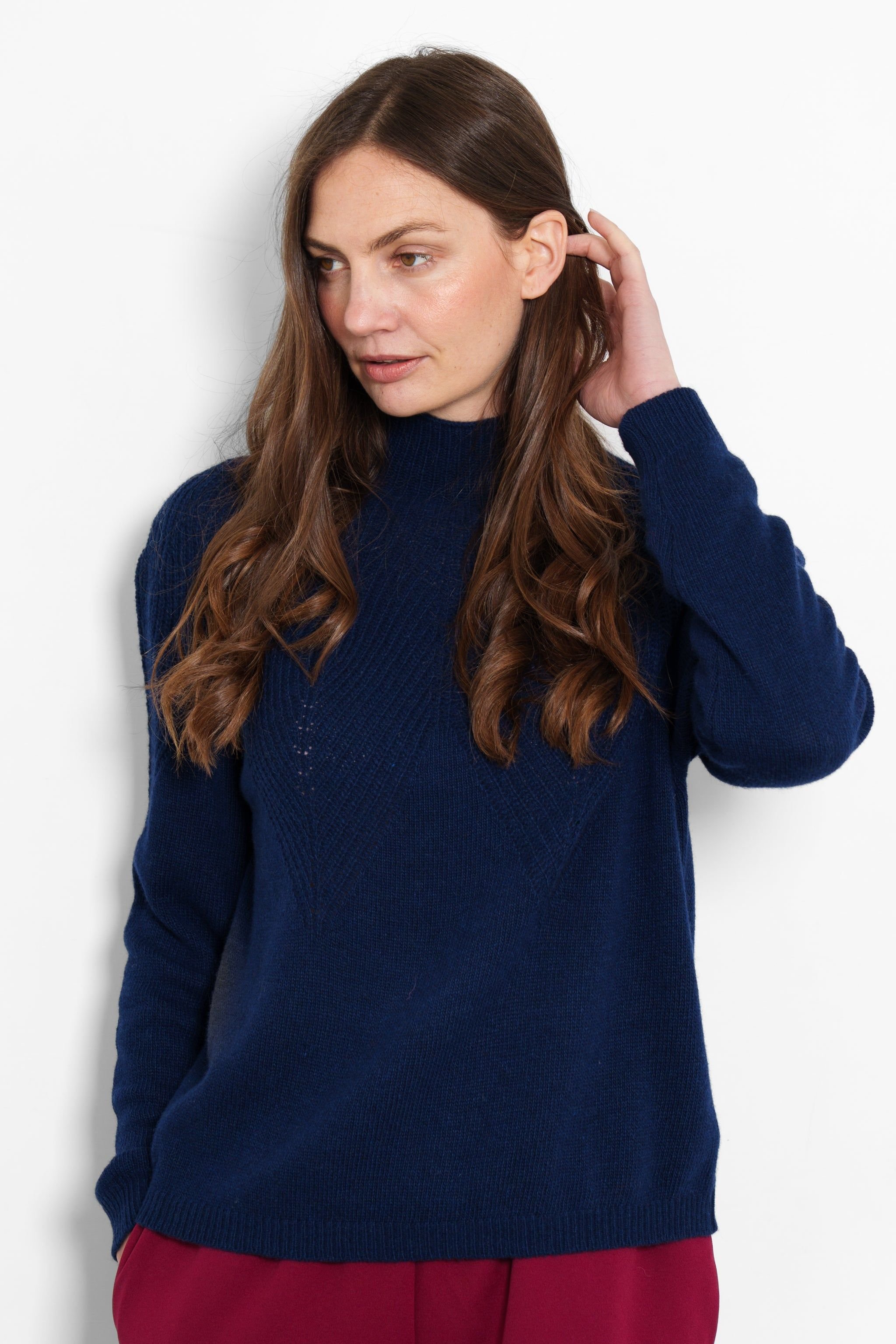Sarta Sarta Women's Mallory Cashmere Blend Ribbed Knitted Jumper in Navy - 2