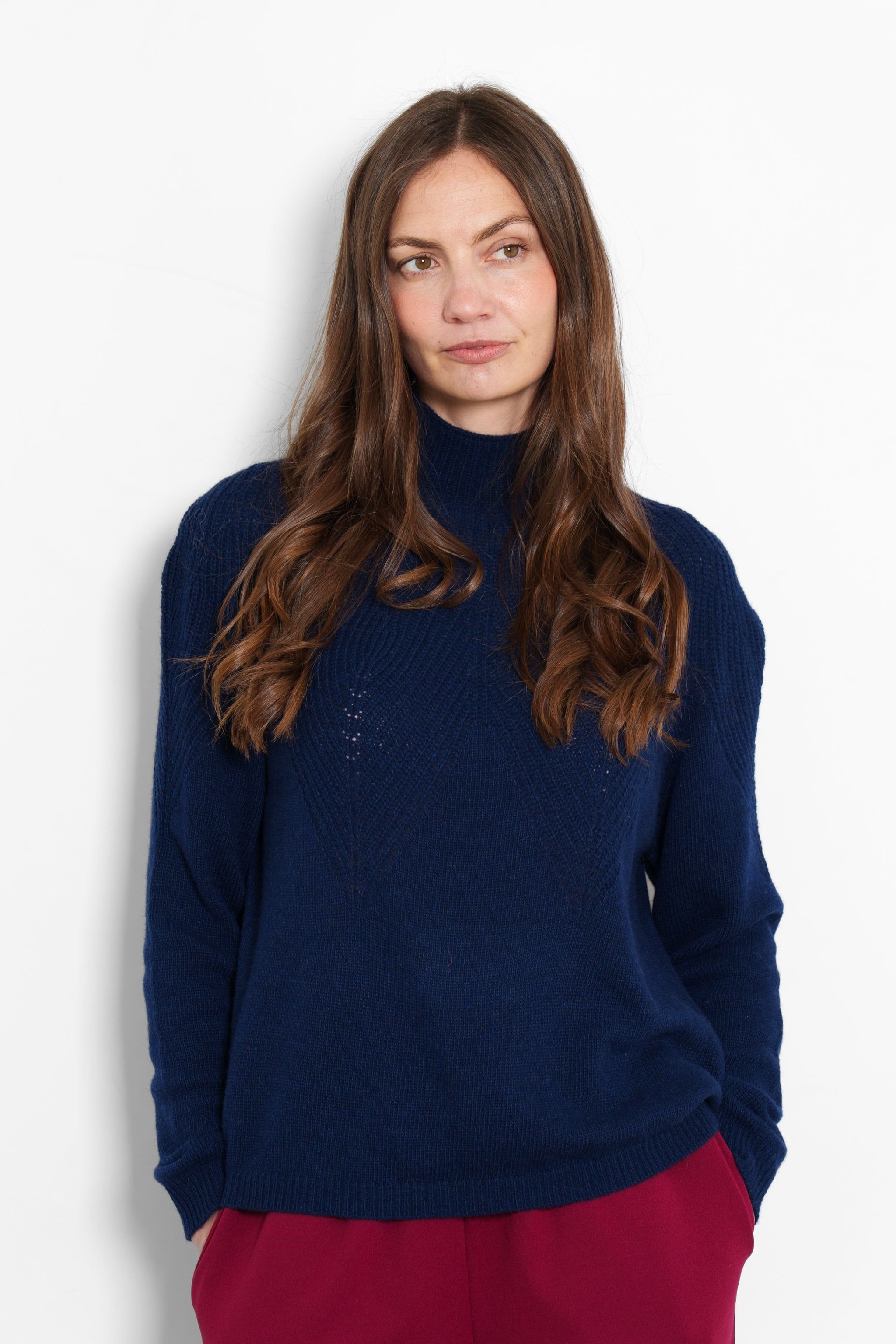 Sarta Sarta Women's Mallory Cashmere Blend Ribbed Knitted Jumper in Navy - 3