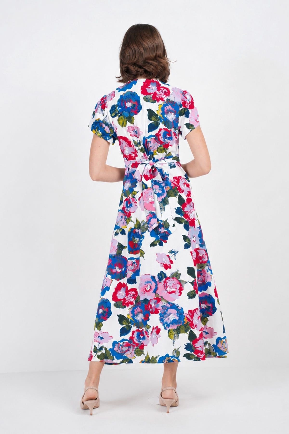 Kettlewell Kettlewell Women's Floral Print Tie Back Midi Dress in White - 4