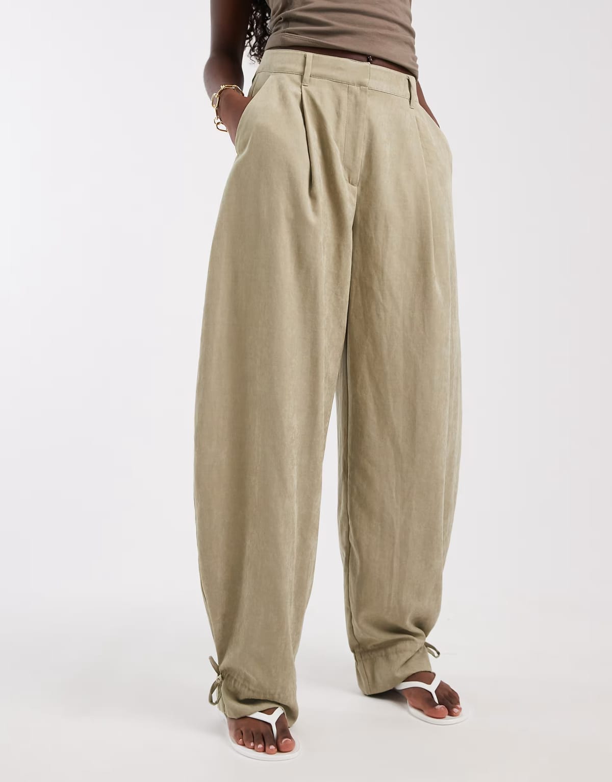 ASOS ASOS DESIGN Tailored balloon trousers with frill hem in olive - 1