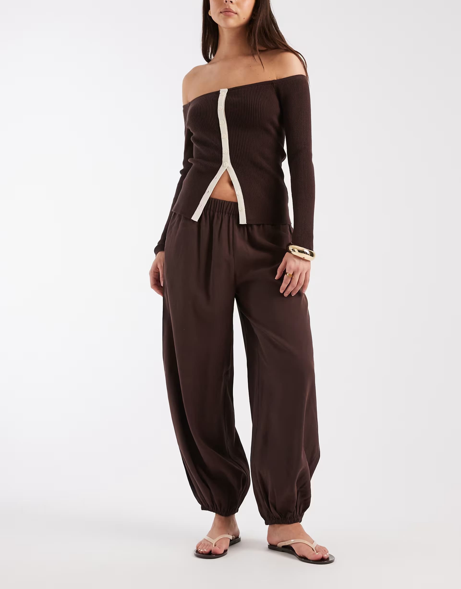 ASOS ONLY mid rise balloon trouser in chocolate
