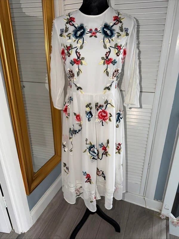ASOS ASOS Women's Floral Embroidered Midi Dress Size 8-10 UK White Floral Slime Fit