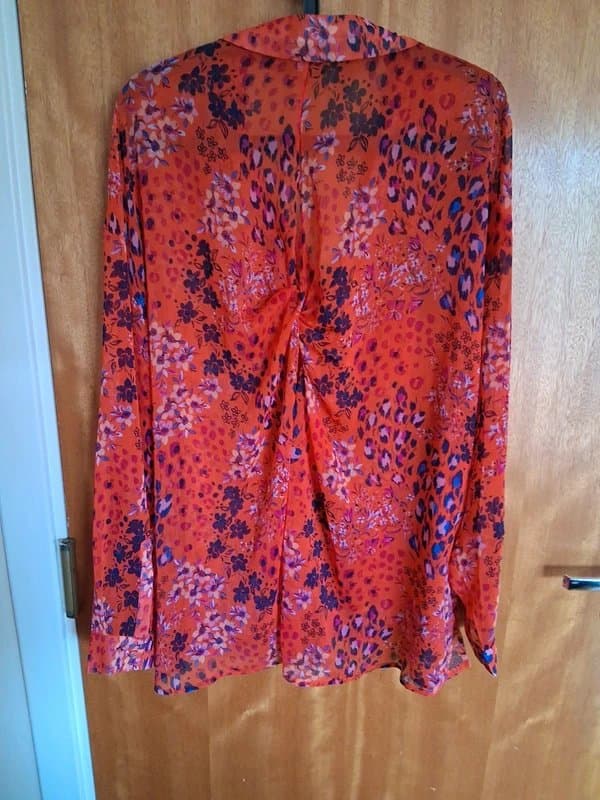 Never Fully Dressed Never Fully Dressed - sheer open twist back long blouse - red floral - loose fit 16/18