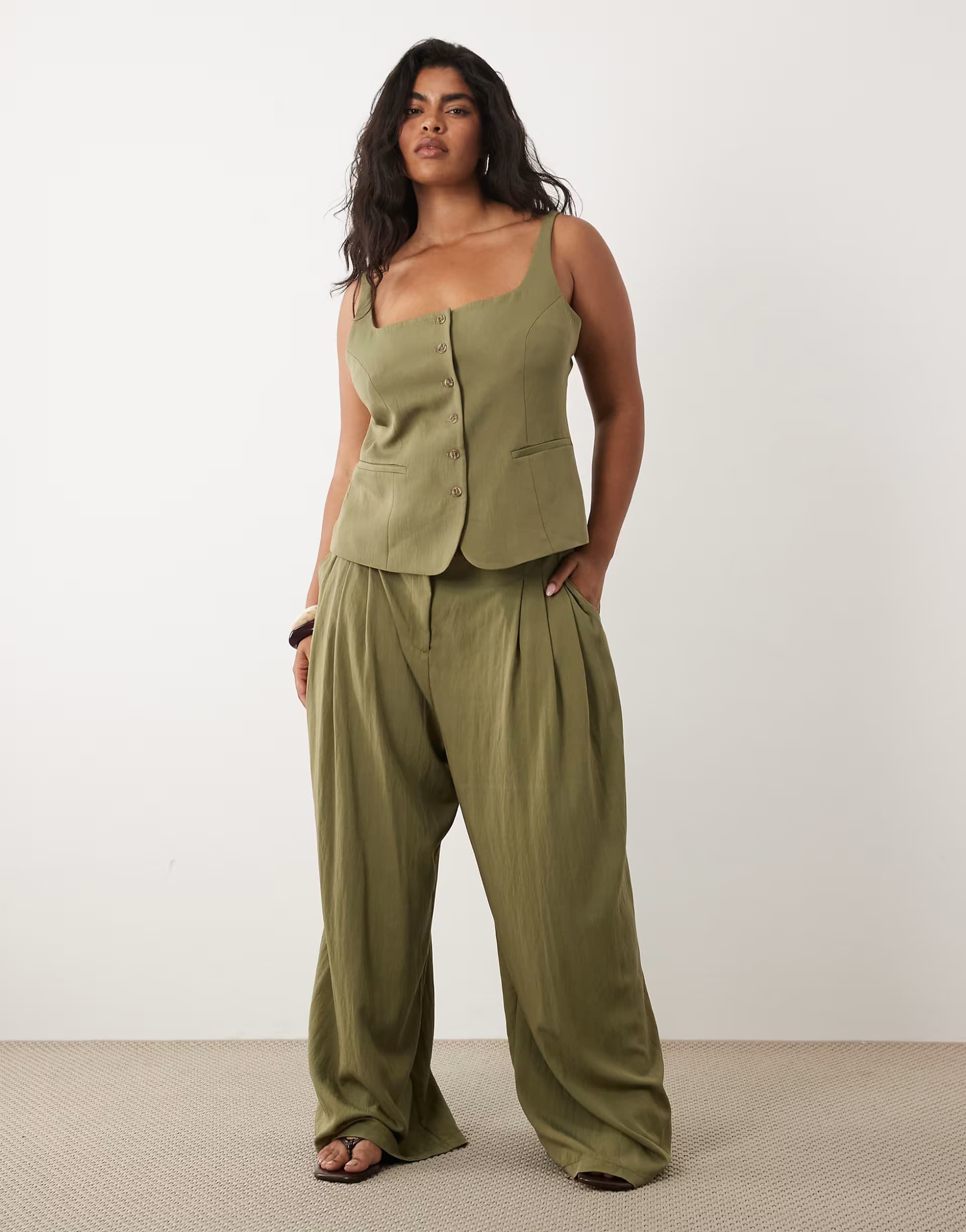 ASOS ASOS DESIGN Curve Tailored floaty skinny waistband triple pleat trousers in sage