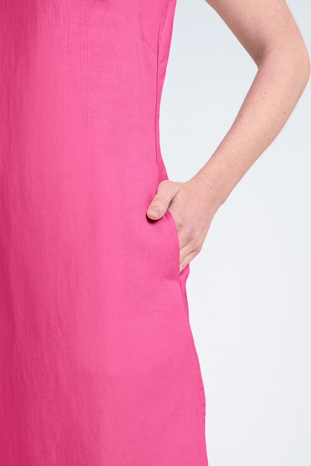 Kettlewell Kettlewell Women's Sleeveless Linen Shift Dress in Fuchsia - 4