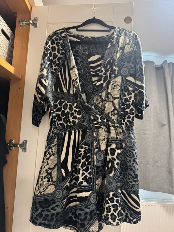 PrettyLittleThing Pretty little thing playsuit