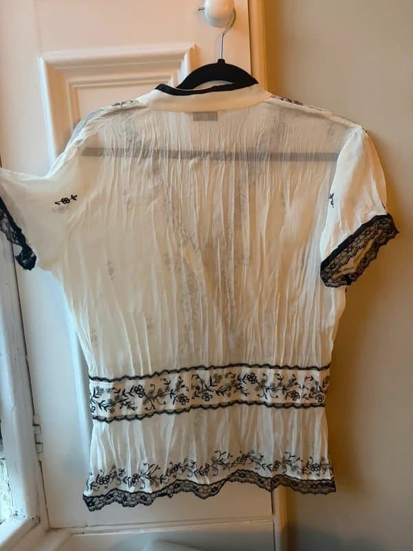 New Look Beautiful 2000s new look embroidered top