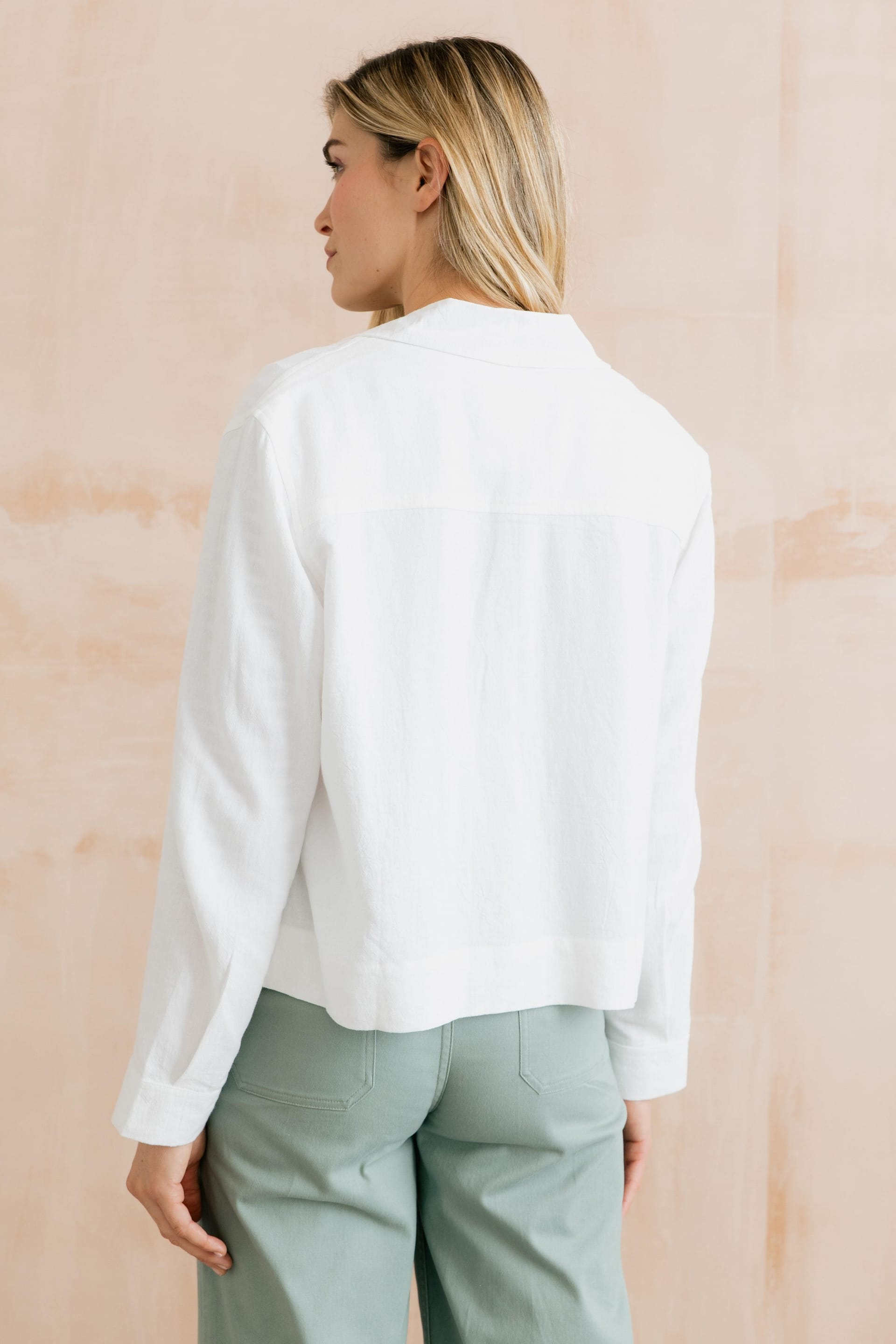 Lily & Me Lily & Me Women's Grasslands Linen Blend Jacket in White - 4