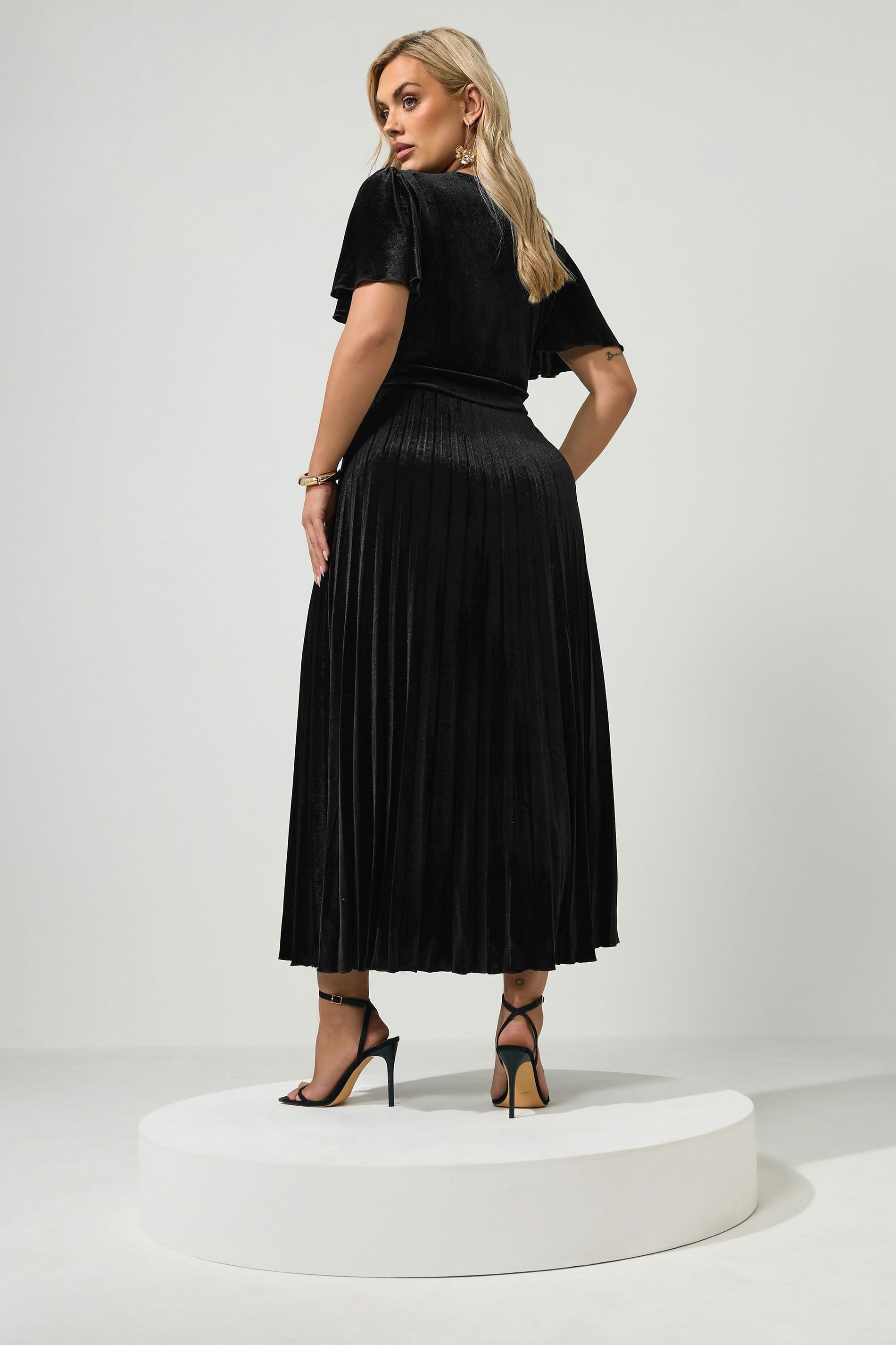 Yours Yours Women's Midi Knot Dress in Black - 4