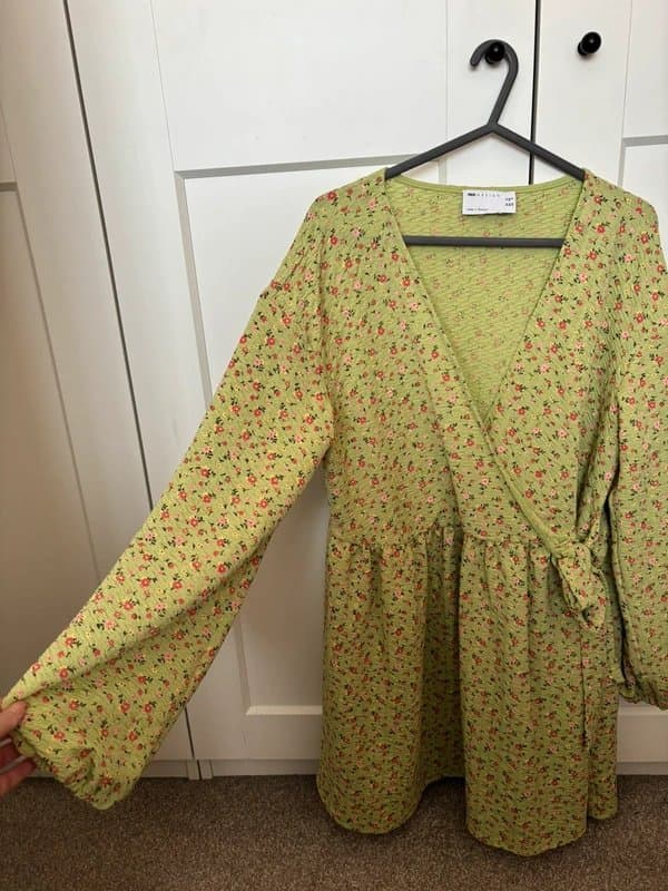 ASOS ASOS design green floral wrap dress size uk 12