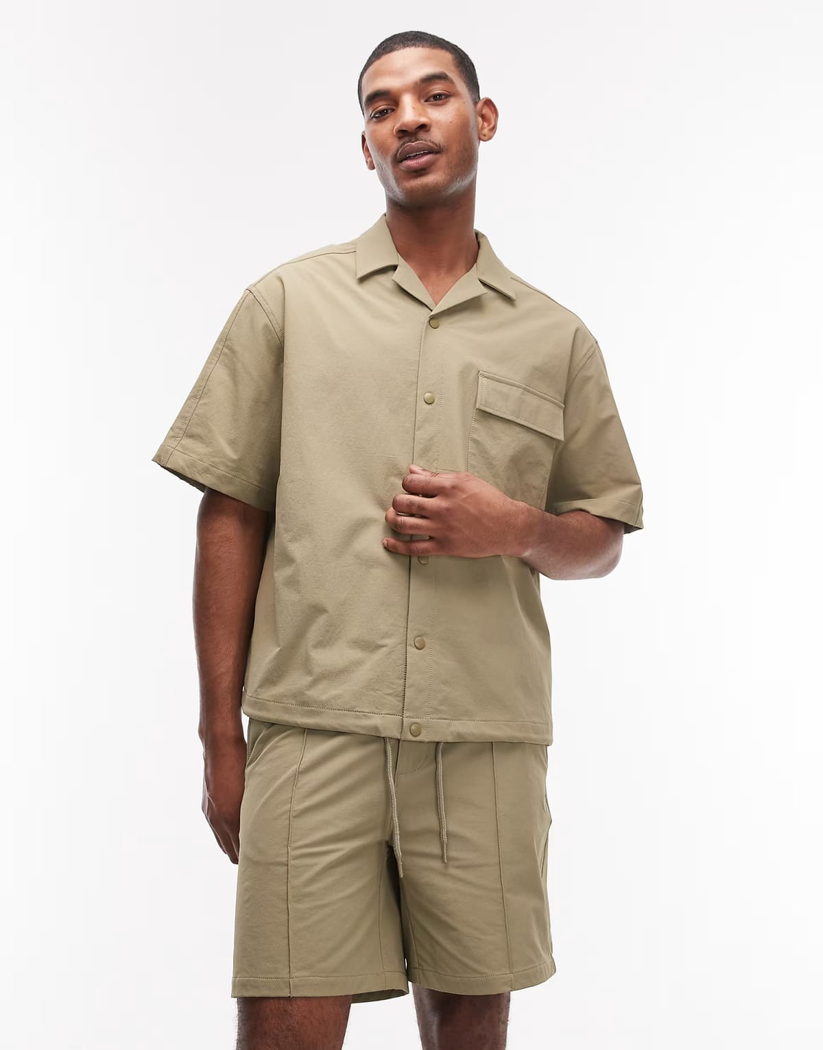 ASOS ASOS DESIGN motionMAX™ oversized four way stretch shirt in khaki - 1