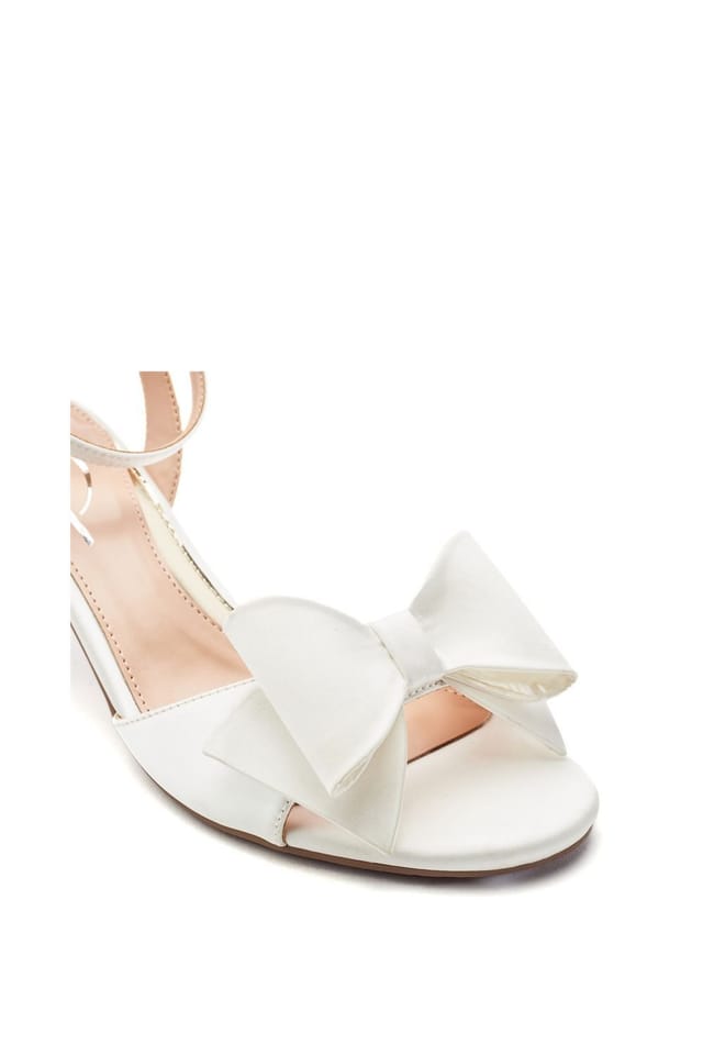 Moda In Pelle Moda In Pelle Women's 'Lotty' Satin Heeled Sandals in White - 3