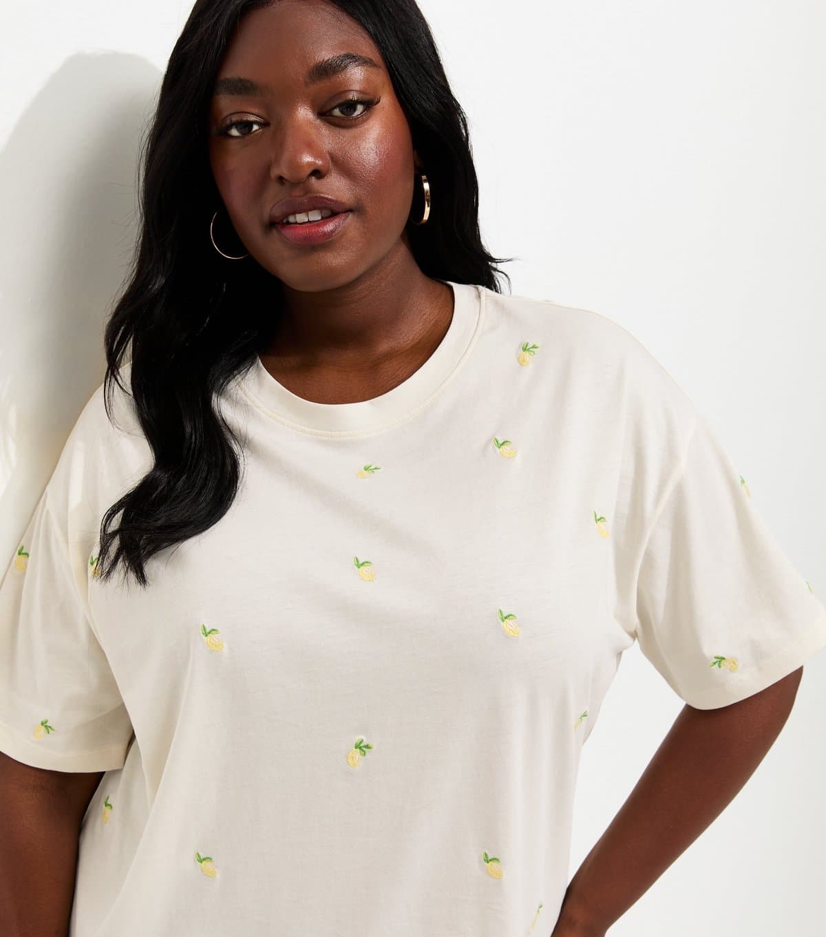 New Look Women's Plus Size Cream Lemon Embroidered Boxy T-Shirt Curves New Look