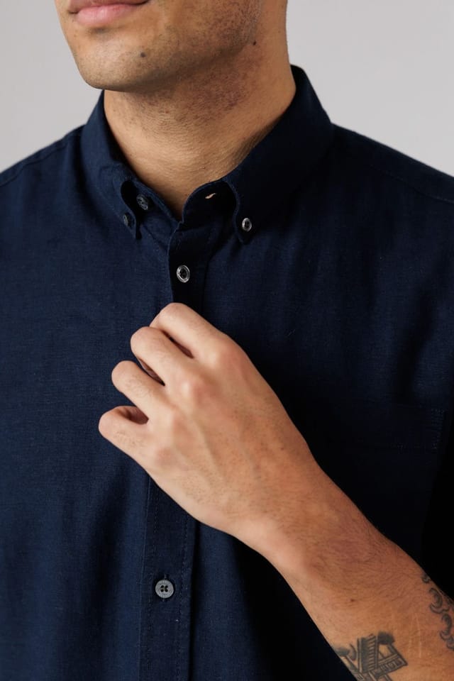 French Connection French Connection Men's Linen Blend Short Sleeve Chest Pocket Shirt in Navy - 3