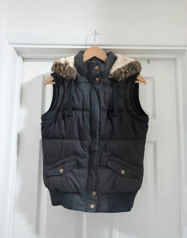 New Look Women's New Look Black Padded Hooded Sherpa Fleece Lined Gilet Body Warmer size 12 - 1
