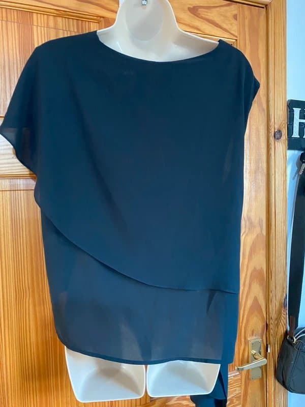 New Look Occasion chiffon layer top .. side detail