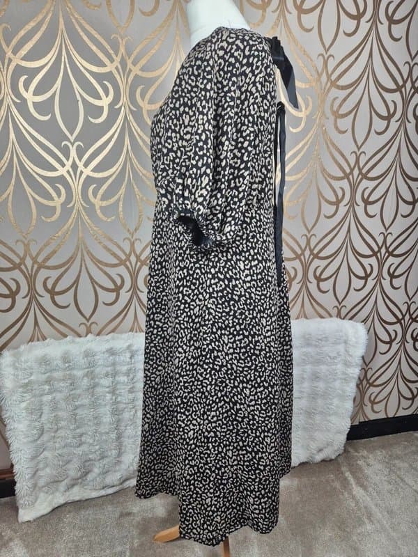 JD Williams Jd Williams tie back heavy weight dress size 20 new with tags