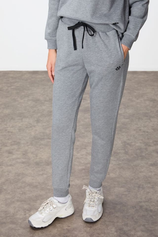 Tommy Life Tommy Life Women's Oversized Cotton-polyester Sweatshirt & Pants Set in Grey - 3