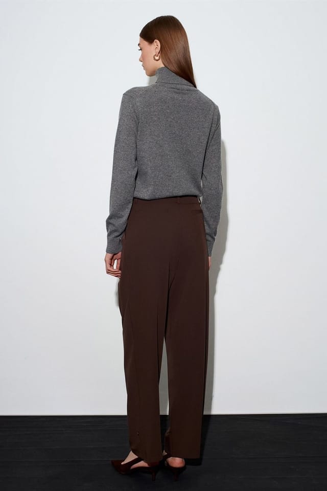 Dilvin Dilvin Women's Women's High-Waist Wide-Leg Crepe Trousers in Chocolate - 2